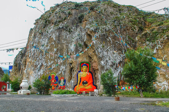 The Nietang Buddha carved into a cliff face