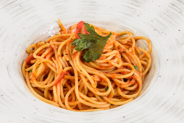 spaghetti with tomato sauce