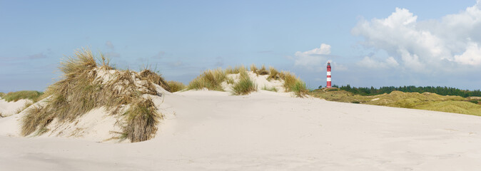 Leuchtturm und Dünenlandschaft auf der Insel Amrum