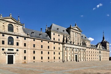 Fototapeta na wymiar frontage of El Escorial monastery