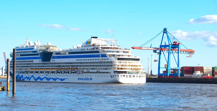 Cruise ship Aida Sol in Hamburg
