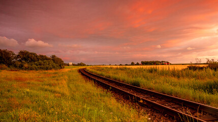 Obraz premium Railway at sunset