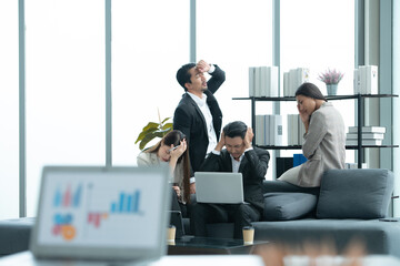Young entrepreneurs in Asia Was notified of disapproval of the proposed project to the customer. Making sad and depressed Let's get discouraged.