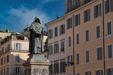 Fototapeta na wymiar Escultura Giordano Bruno. Campo de Fiori. Roma