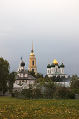 Fototapeta na wymiar Autumn view of the churches in the ancient Russian city of Kolomna