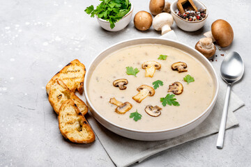 Mushroom soup with bread and fresh mushrooms