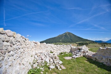 Casteletto madruzziano con il Monte Bondone  Palon in trentino