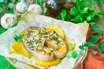 Baked salmon steak with potatoes and parsley