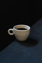 diagonales y taza de café 