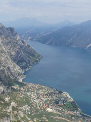 Obraz premium View of Lake Garda, Monte Bestone, Italy