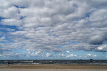 Chmury nad morzem