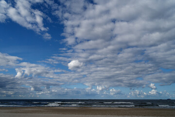 Chmury nad morzem Bałtyckim.