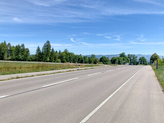 Fototapeta premium Beautiful empty road in the landscape
