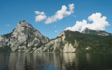 Bergpanorama - Sommerurlaub in den Alpen