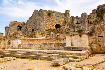 Fototapeta premium Scenic ruins of the nymphaeum in Perge (Perga). Turkey