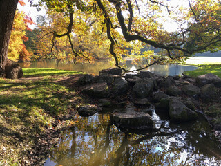 Öffentlicher Park Schloss Favorite bei Förch, am See 