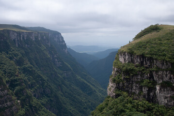 Fototapeta na wymiar view of the mountains, canion fortaleza, cambará do sul, itaimbezinho, Rio Grande do Sul, Brazil