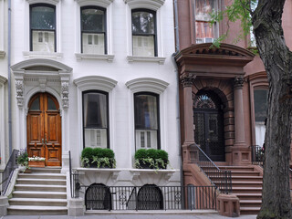 Fototapeta na wymiar Old fashioned New York townhouses in contrasting colors