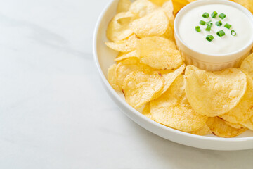 potato chips with sour cream
