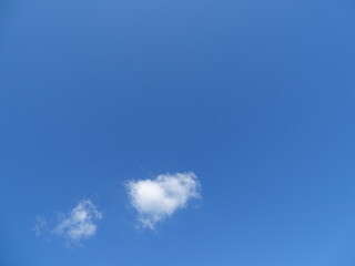 青空と白い雲 - obrazy, fototapety, plakaty