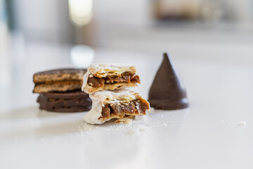 chocolate and dulce de leche alfajor and cone on a white base