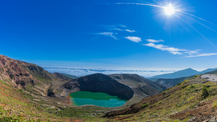 コバルトブルーに輝く蔵王の御釜　パノラマ