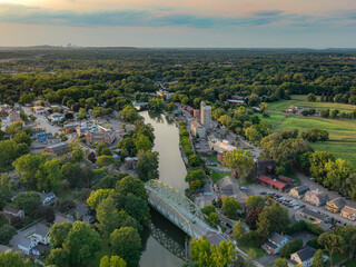 Early evening aerial photo of Schoen Place and the Erie Canal in the Village of Pittsford, New York.
 - obrazy, fototapety, plakaty