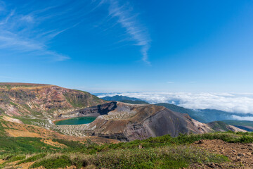 蔵王刈田嶺神社から見る蔵王御釜