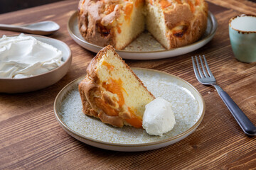 dolce fatto in casa con albicocche