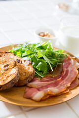 休日のシンプルな朝食、お洒落でバランスの良い朝食