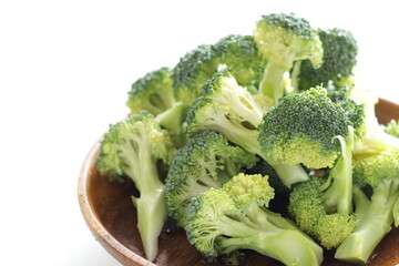 chopped broccoli on wooden plate for prepared vegetable ingredient