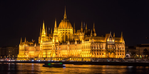Fototapeta na wymiar The Hungarian Parliament Building in Budapest