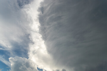 Obraz premium The sky with clouds in the morning, evening.