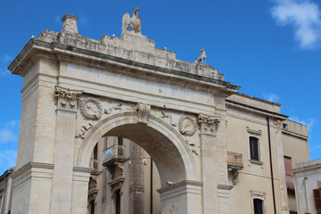 Fototapeta na wymiar arch (porte reale) in noto in sicily (italy) 