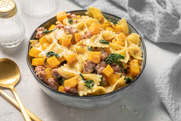 Pasta with sausage, spinach and pumpkin