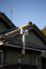 Fototapeta na wymiar 煙突のある日本家屋