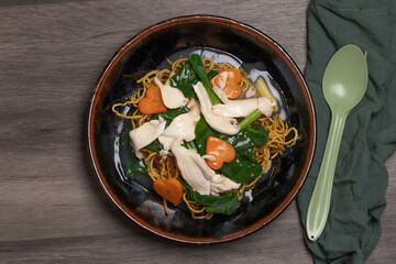 Noodles with chicken and vegetables in Gravy Sauce Rad-Na