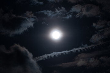 月と雲