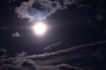 Fototapeta na wymiar 月と雲