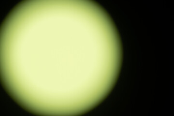 黒背景に光る玉