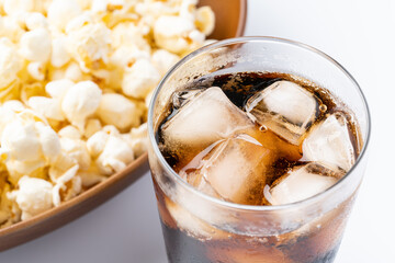 コーラとポップコーン