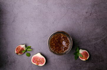 Obraz na płótnie Canvas Jam figs in a glass jar