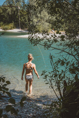Fototapeta premium Baden im Naturbadesee