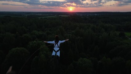 a guy jumps from a tower, a man falls from a height, rope jumping