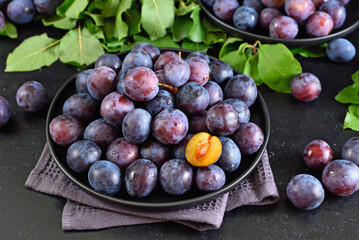Fototapeta premium Plums on plate