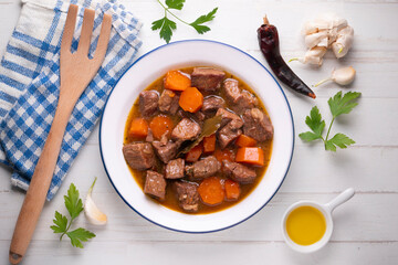 Etofado de ternera con zanahorias. Receta tipica del norte de españa.