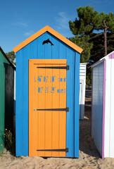 Cabanes de plages où les baigneurs se changent sur l'île d'Oléron en France