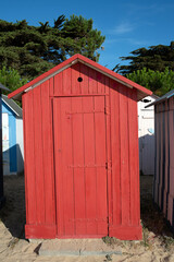 Cabanes de plages o&ugrave; les baigneurs se changent sur l'&icirc;le d'Ol&eacute;ron en France