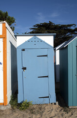 Cabanes de plages où les baigneurs se changent sur l'île d'Oléron en France