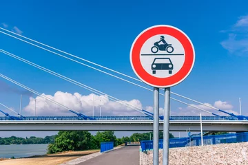Foto op Plexiglas Brug der Zuchten no motor vehicles allowed road sign